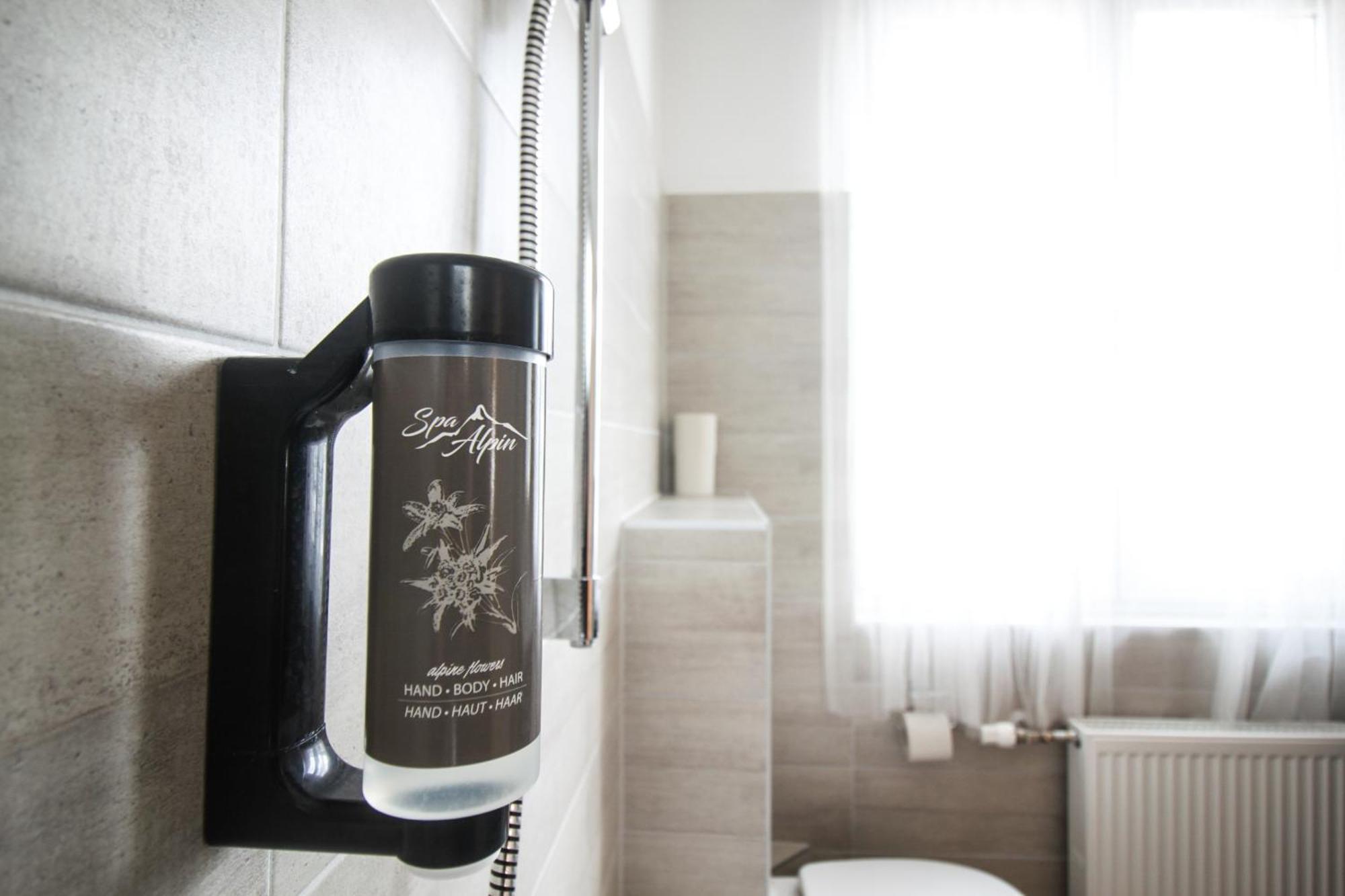Tevini Boutique Suites By We Rent เซลล์อัมเซ ภายนอก รูปภาพ