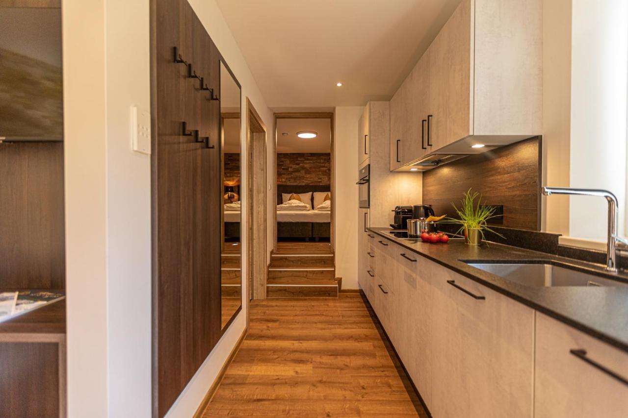 Tevini Boutique Suites By We Rent เซลล์อัมเซ ภายนอก รูปภาพ