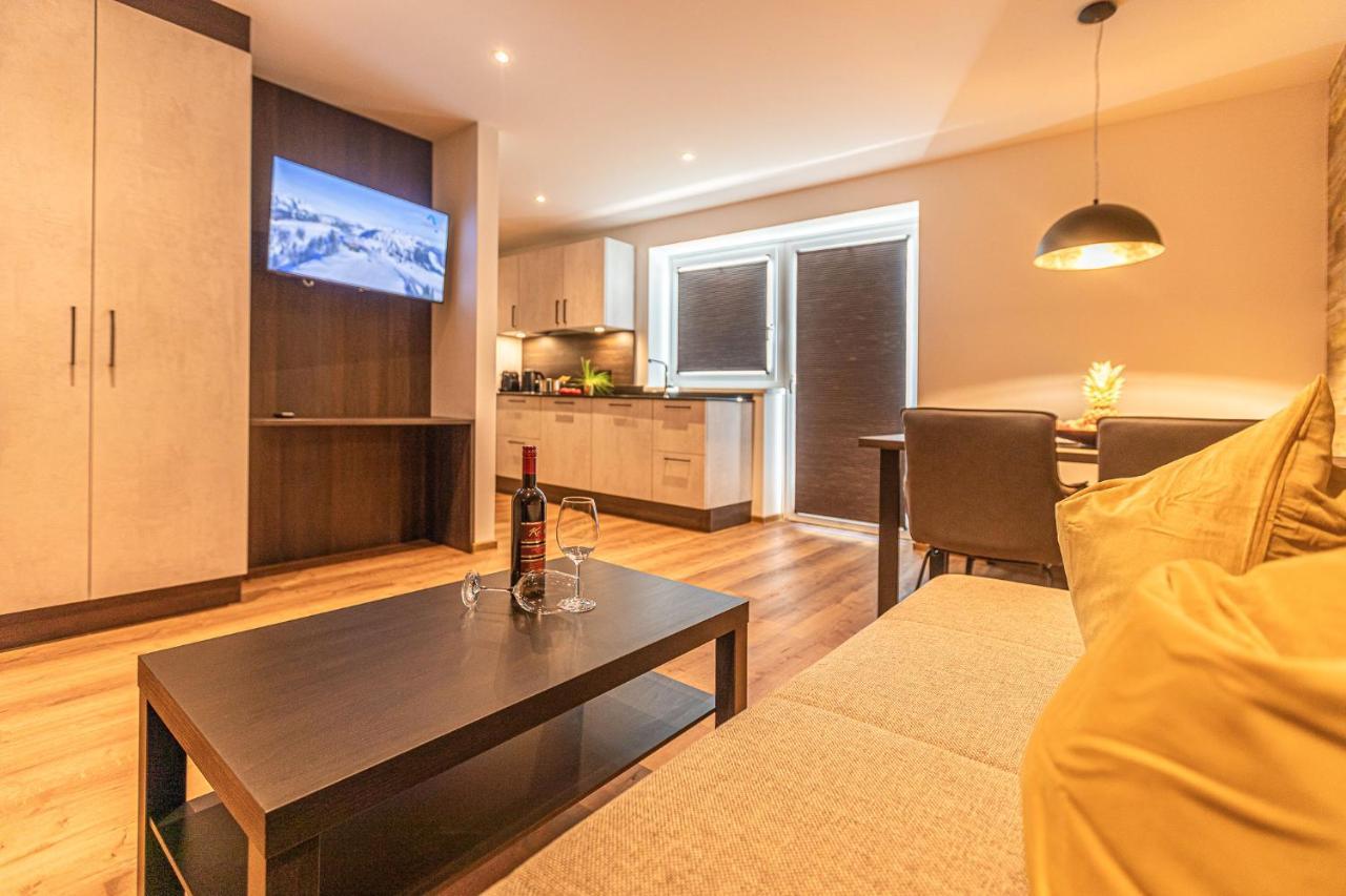 Tevini Boutique Suites By We Rent เซลล์อัมเซ ภายนอก รูปภาพ