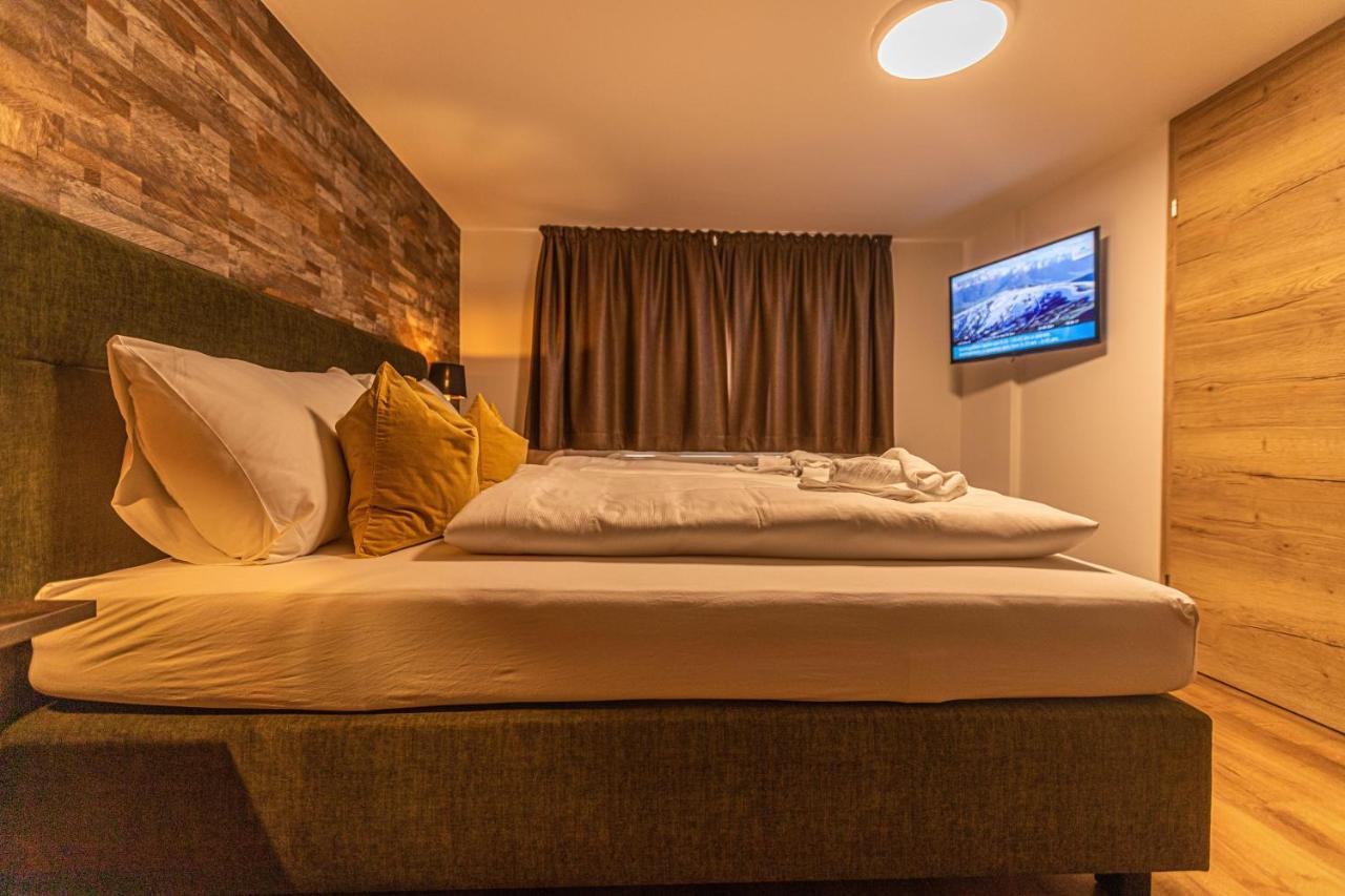 Tevini Boutique Suites By We Rent เซลล์อัมเซ ภายนอก รูปภาพ