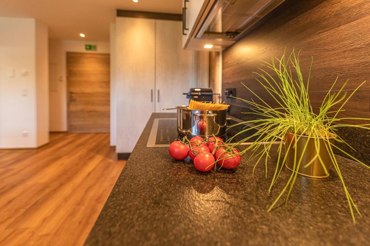 Tevini Boutique Suites By We Rent เซลล์อัมเซ ภายนอก รูปภาพ