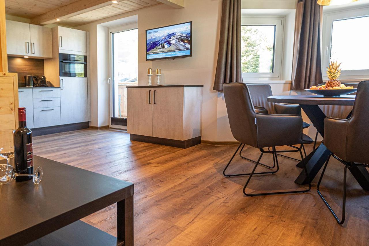 Tevini Boutique Suites By We Rent เซลล์อัมเซ ภายนอก รูปภาพ