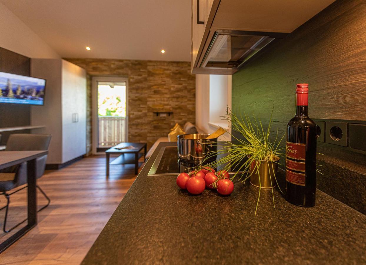 Tevini Boutique Suites By We Rent เซลล์อัมเซ ภายนอก รูปภาพ